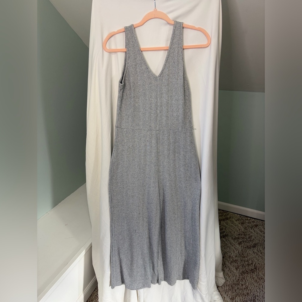 GAP Light Gray Knit sleeveless Romper size small